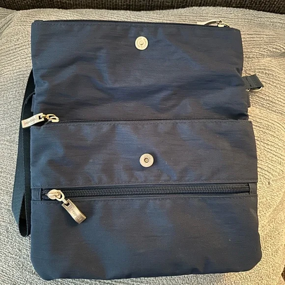 Bargain Water-Resistant Nylon Crossbody Bag - Picture 2 of 4